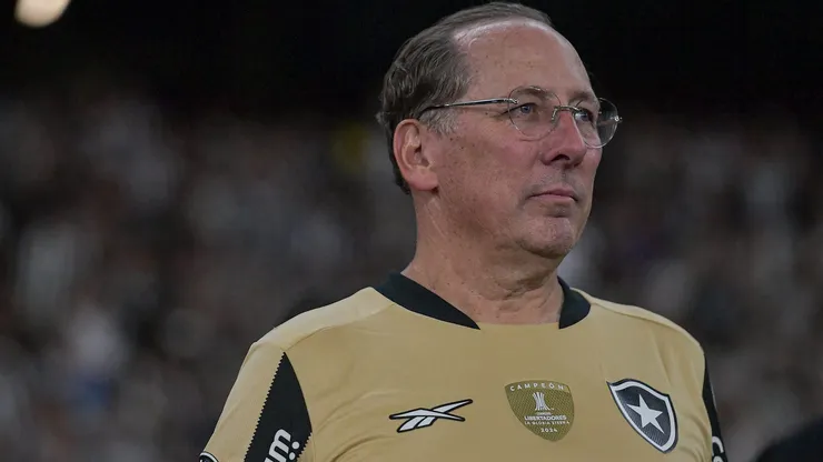 John Textor nega ida de Danilo, do Botafogo, ao Palmeiras