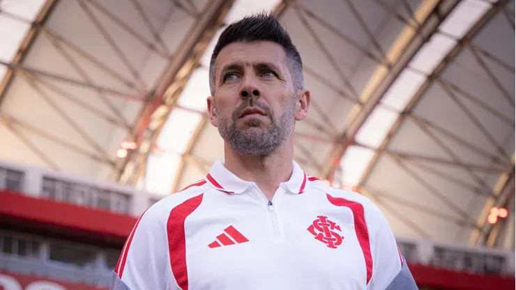 Paulo Pezzolano tecnico do Internacional durante partida contra o INTER-SM no estadio Beira-Rio pelo campeonato Gaucho 2026. Foto: Maxi Franzoi/AGIF