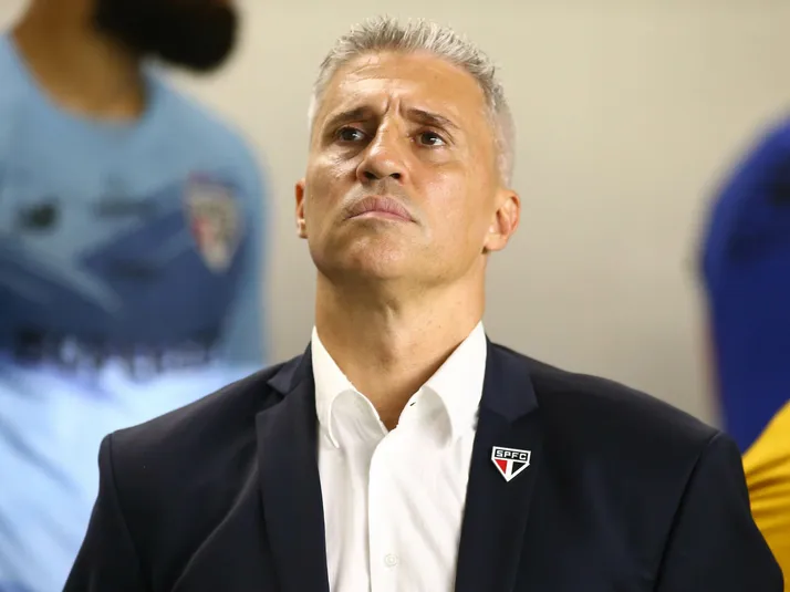 Santos x São Paulo: defesa tricolor vai bem, mas falha no gol