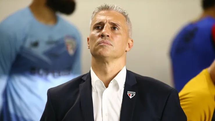 Hernan Crespo tecnico do Sao Paulo durante partida contra o Santos no estadio Vila Belmiro pelo campeonato Brasileiro A 2026. Foto: Mauricio De Souza/AGIF