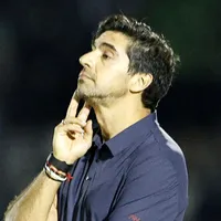 Palmeiras usa titulares pela primeira vez e domina o Vitória