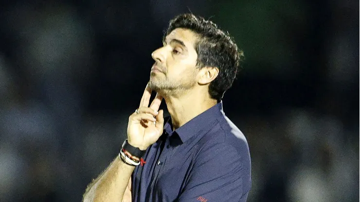 Abel Ferreira tecnico do Palmeiras durante partida contra o Botafogo-SP no estadio Santa Cruz pelo campeonato Paulista 2026. Foto: Thiago Calil/AGIF