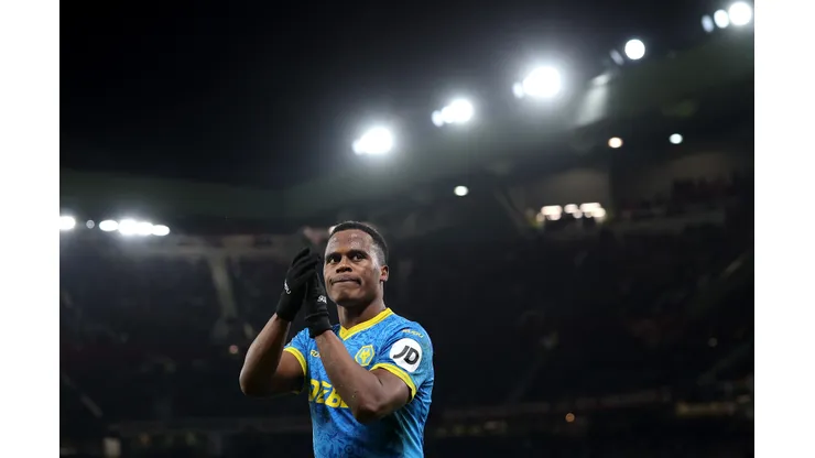 Jhon Arias of Wolverhampton Wanderers applauds after being substituted off during the Premier League match between Manchester United and Wolverhampton Wanderers at Old Trafford on December 30, 2025 in Manchester, England. (Photo by Michael Regan/Getty Images)