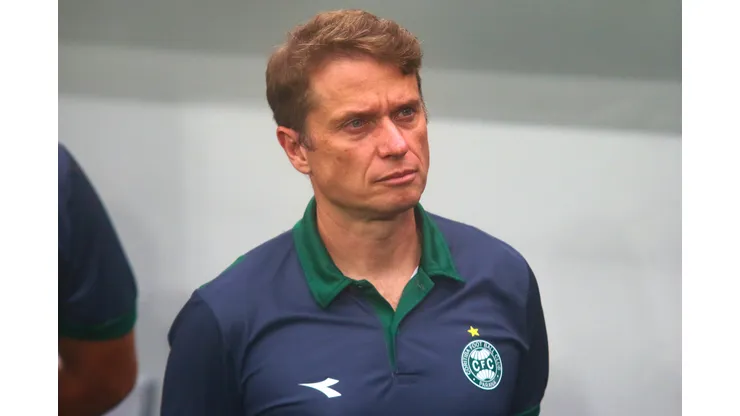 Fernando Seabra tecnico do Coritiba durante partida contra o Athletico-PR no estadio Arena da Baixada pelo campeonato Paraense 2026. Foto: Gabriel Machado/AGIF