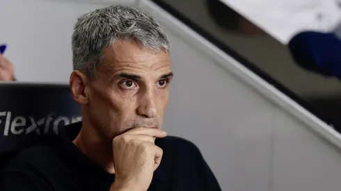 Juan Pablo Vojvoda técnico do Santos durante partida contra o São Paulo no estádio Vila Belmiro pelo campeonato Brasileiro A 2026. Foto: Marcello Zambrana/AGIF
