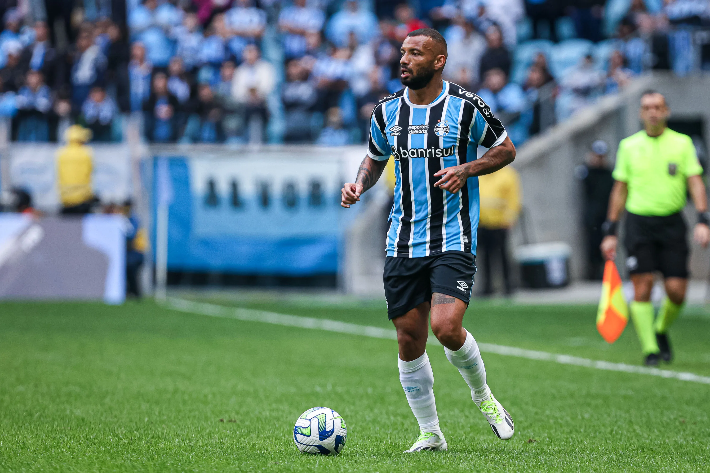 RS – PORTO ALEGRE – 13/08/2023 – BRASILEIRO A 2023, GREMIO X FLUMINENSE – Joao Pedro Galvao jogador do Gremio durante partida contra o Fluminense no estadio Arena do Gremio pelo campeonato Brasileiro A 2023. Foto: Maxi Franzoi/AGIF