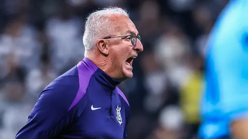 Dorival Júnior técnico do Corinthians durante partida contra o Palmeiras no estádio Arena Corinthians pelo campeonato Brasileiro A 2025. Foto: Marcello Zambrana/AGIF

