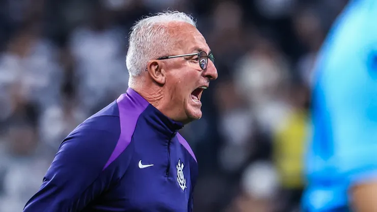 Dorival Júnior técnico do Corinthians durante partida contra o Palmeiras no estádio Arena Corinthians pelo campeonato Brasileiro A 2025. Foto: Marcello Zambrana/AGIF