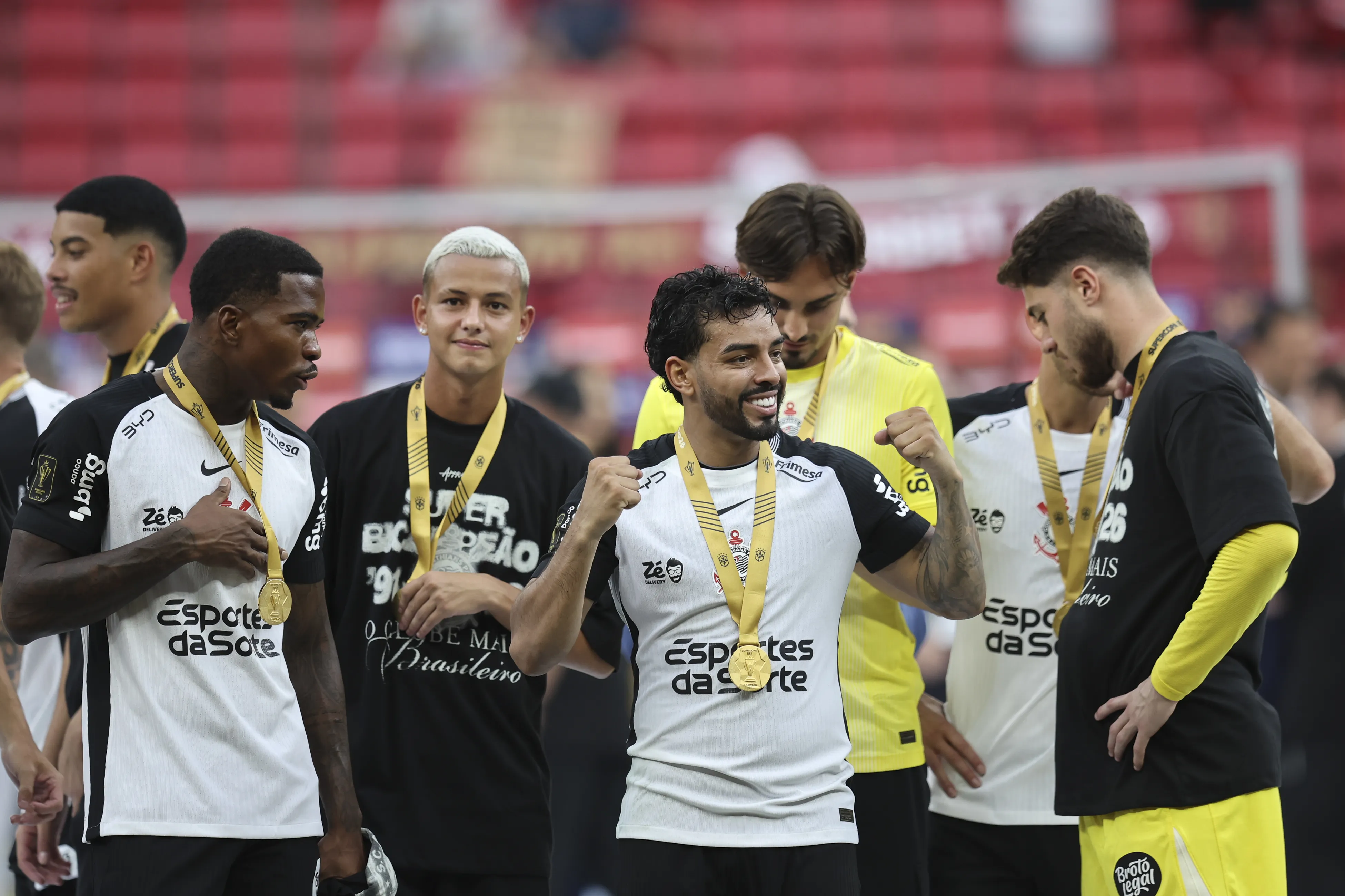 DF – BRASILIA – 01/02/2026 – SUPER COPA DO REI 2026, FLAMENGO X CORINTHIANS –  Matheus Bidu do Corinthians comemora titulo de campeao apos partida contra o Flamengo no estadio Mane Garrincha pela decisao do campeonato Super Copa Do Rei 2026. Foto: Mateus Bonomi/AGIF