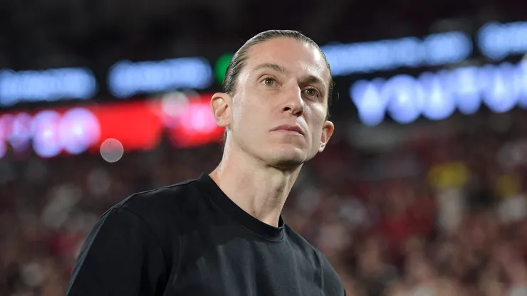 Filipe Luís não será demitido no Flamengo.