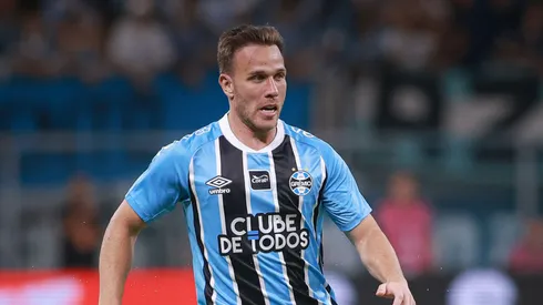 Arthur segue no Grêmio neste momento. 
