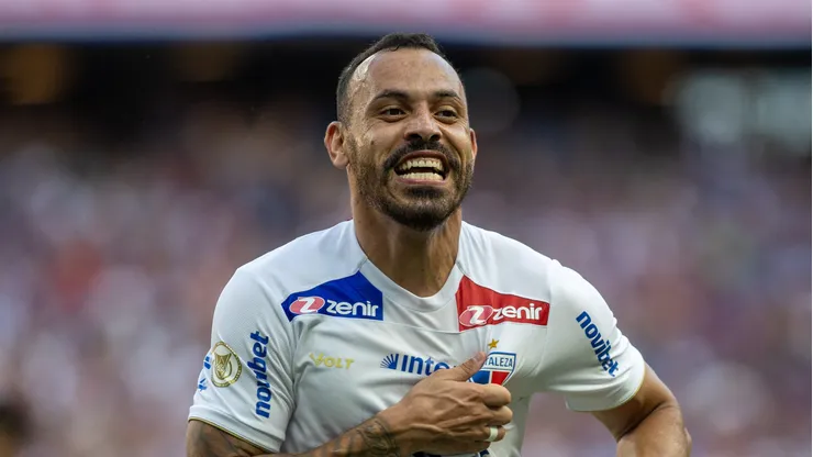 Santos acertou a contratação de Moisés.
