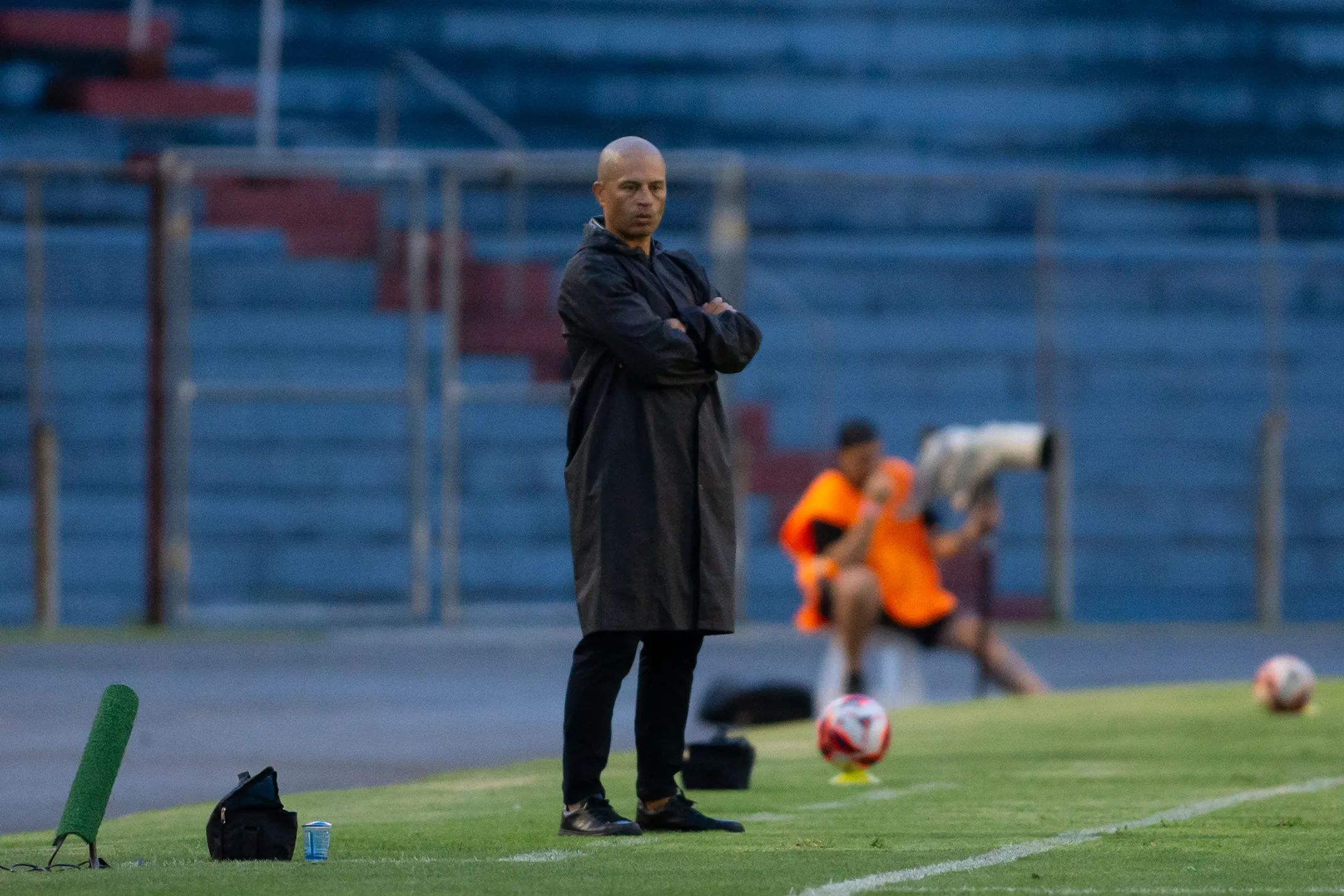 Alex de Souza tecnico do Operario durante partida contra o Sao Joseense no estadio Durival de Britto pelo campeonato Paranaense 2026. Foto: Giovani Baccin/AGIF