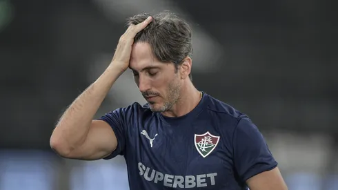 Luis Zubeldia tecnico do Fluminense durante partida contra o Botafogo no estadio Engenhao pelo campeonato Carioca 2026. Foto: Thiago Ribeiro/AGIF