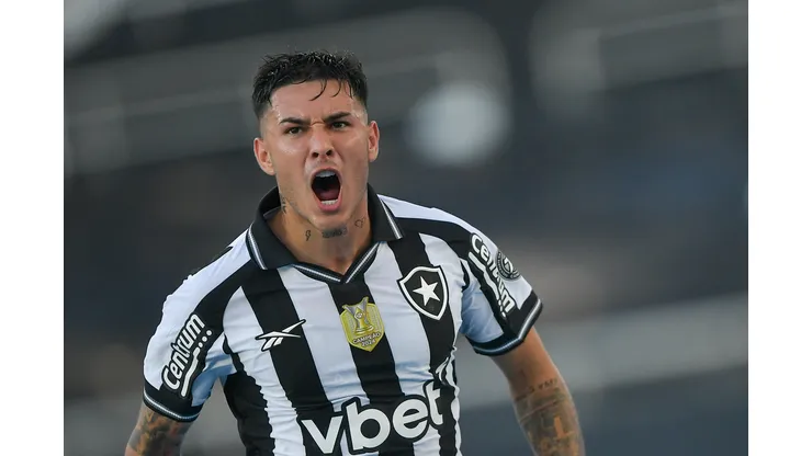 Mateo Ponte jogador do Botafogo comemora seu gol durante partida contra o Fortaleza no estadio Engenhao pelo campeonato Brasileiro A 2025. Foto: Thiago Ribeiro/AGIF