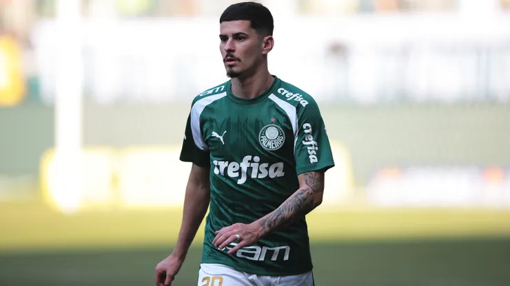 Romulo jogador do Palmeiras durante aquecimento antes da partida contra o Sao Paulo no estadio Arena Allianz Parque pelo campeonato Brasileiro A 2024.