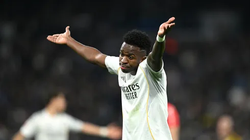 Vinicius Junior, do Real Madrid, reage durante a partida da LaLiga EA Sports entre Real Madrid CF e Rayo Vallecano de Madrid no Estádio Santiago Bernabéu, em 1 de fevereiro de 2026, em Madri, Espanha. (Foto de Denis Doyle/Getty Images)
