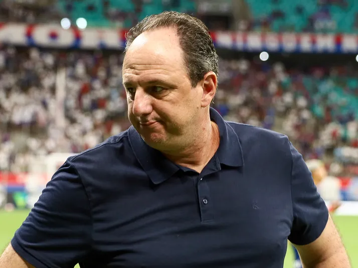 Ceni critica o gramado da Fonte Nova após empate com Fluminense