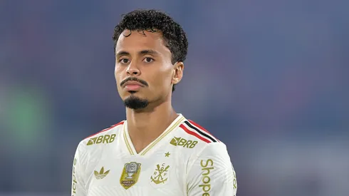 Flamengo quer compensação financeira ou troca para liberar Allan ao Vasco.
