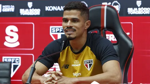 Foto: Divulgação/São Paulo – Lucas Ramon durante coletiva de apresentação no São Paulo.
