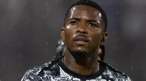 Cacá durante aquecimento para partida contra o Bragantino no Paulistão de 2026.
