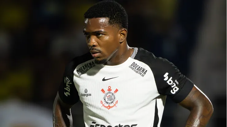 Cacá durante confronto entre Mirassol e Corinthians no Brasileirão de 2025.