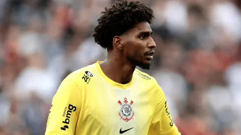 Hugo Souza durante clássico contra o São Paulo no Paulistão de 2026.
