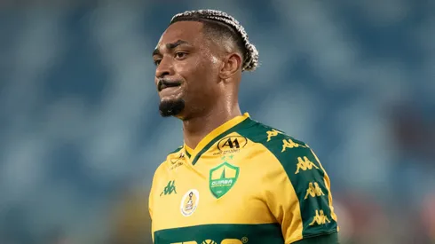Derik Lacerda jogador do Cuiaba durante partida contra o Flamengo no estadio Arena Pantanal pelo campeonato Brasileiro A 2024. Foto: Gil Gomes/AGIF
