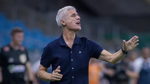 Luis Castro tecnico do Gremio durante partida contra o Sao Jose no estadio Arena do Gremio pelo campeonato Gaucho 2026. Foto: Maxi Franzoi/AGIF
