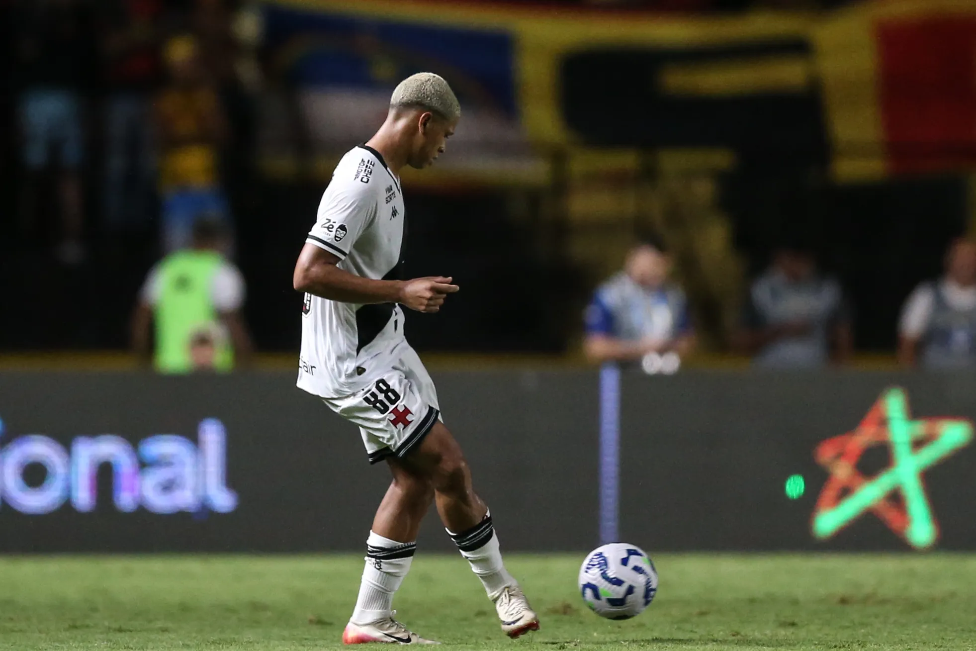 Caua Barros jogador do Vasco durante a partida contra o Sport na Ilha do Retiro em Recife (PE) pelo campeonato Brasileiro A 2025. Foto: Marlon Costa/AGIF