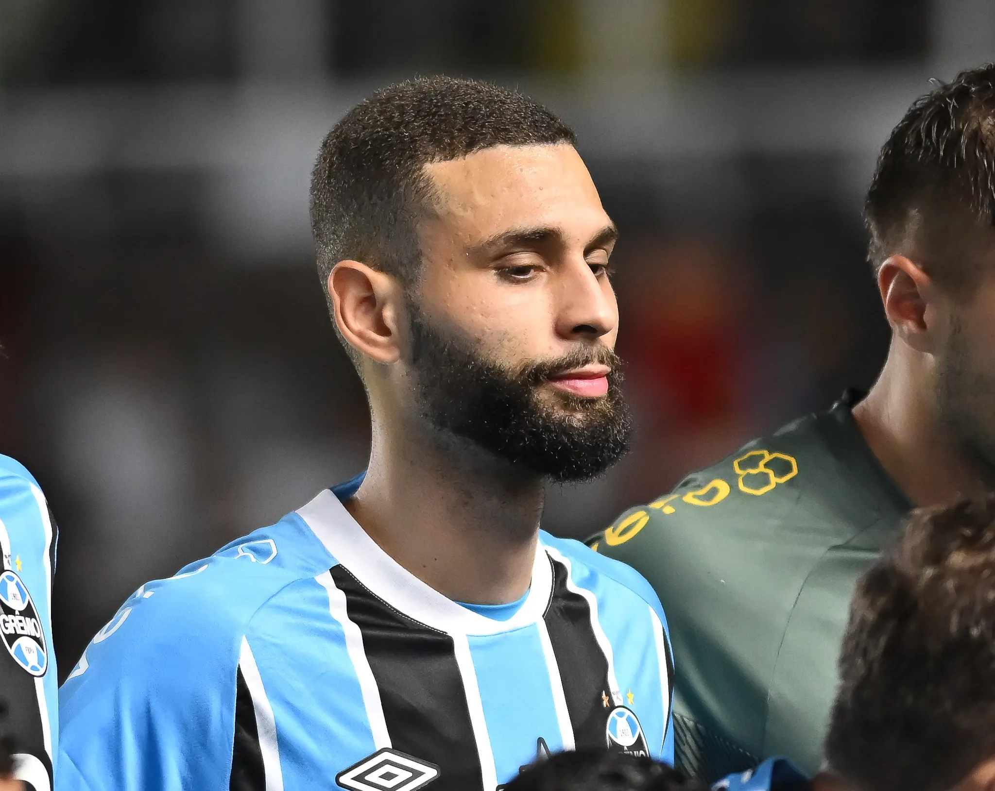 SP – SANTOS – 01/10/2025 – BRASILEIRO A 2025, SANTOS X GREMIO – Wagner Leonardo jogador do Gremio durante partida contra o Santos no estadio Vila Belmiro pelo campeonato Brasileiro A 2025. Foto: Jota Erre/AGIF