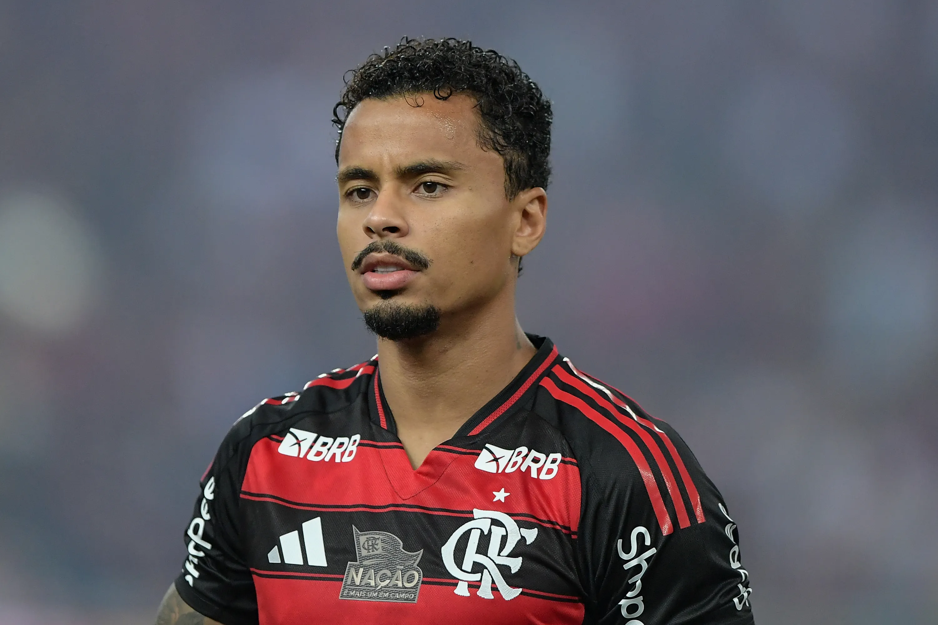 RJ – RIO DE JANEIRO – 10/05/2025 – BRASILEIRO A 2025, FLAMENGO X BAHIA – Allan jogador do Flamengo durante partida contra o Bahia no estadio Maracana pelo campeonato Brasileiro A 2025. Foto: Thiago Ribeiro/AGIF