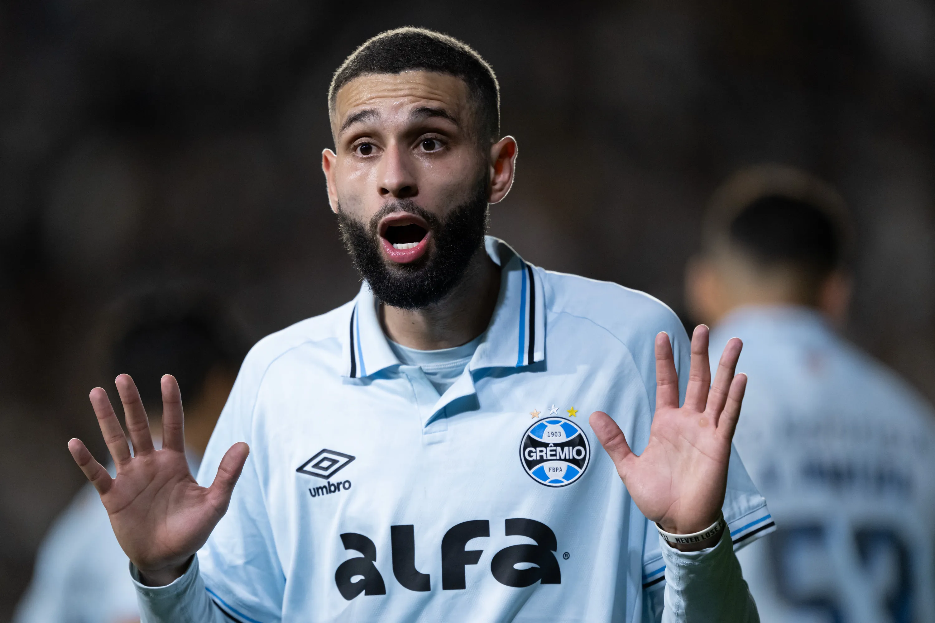 RJ – RIO DE JANEIRO – 19/07/2025 – BRASILEIRO A 2025, VASCO X GREMIO – Wagner Leonardo jogador do Gremio reclama com a arbitragem durante partida contra o Vasco no estAdio Sao Januario pelo campeonato Brasileiro A 2025. Foto: Jorge Rodrigues/AGIF