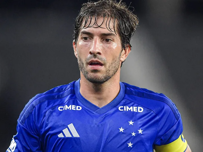 Lucas Silva reage perda de titularidade para Gerson no Cruzeiro