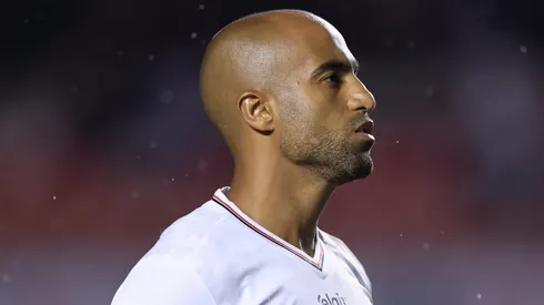 Lucas Moura durante confronto entre São Paulo e Primavera no Campeonato Paulista de 2026.
