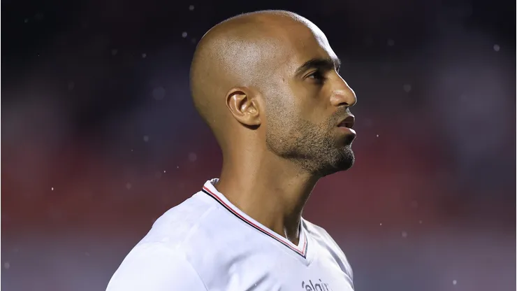 Lucas Moura durante confronto entre São Paulo e Primavera no Campeonato Paulista de 2026.