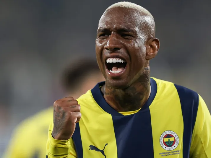 Talisca frustra times brasileiros e renova com o Fenerbahçe-TUR