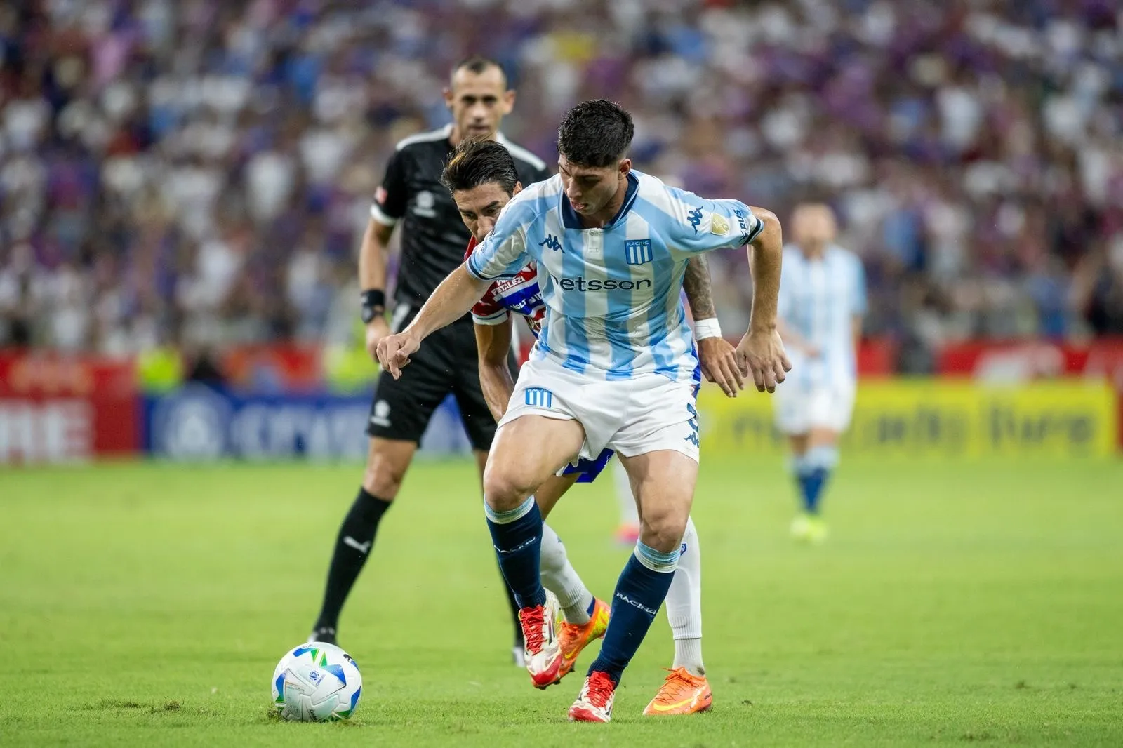 Di cesare jogador do Racing durante partida contra o Fortaleza no estadio Arena Castelao pelo campeonato Copa Libertadores 2025. Foto: Baggio Rodrigues/AGIF