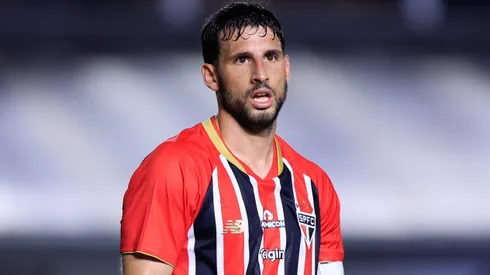 Calleri durante clássico entre São Paulo e Santos no Brasileirão de 2026.
