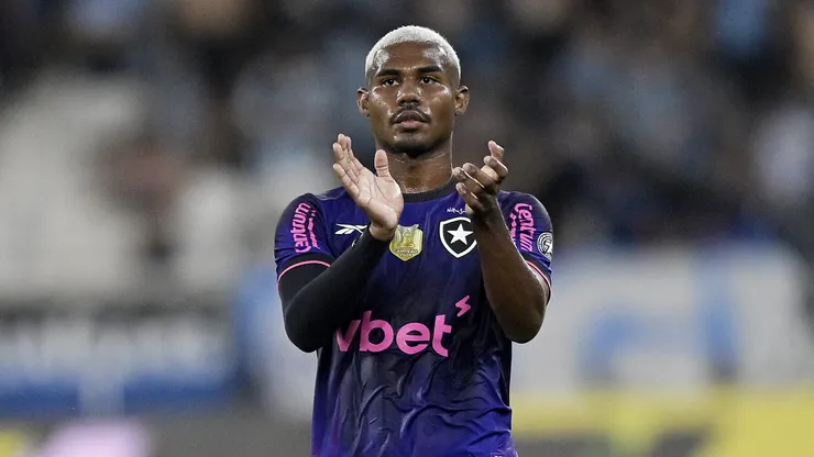 Cuiabano jogador do Botafogo durante partida contra o Gremio no estadio Engenhao pelo campeonato Brasileiro A 2025. Foto: Alexandre Loureiro/AGIF