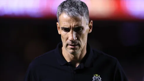 Juan Pablo Vojvoda tecnico do Santos durante partida contra o Sao Paulo no estadio Morumbi pelo campeonato Paulista 2026. Foto: Marcello Zambrana/AGIF
