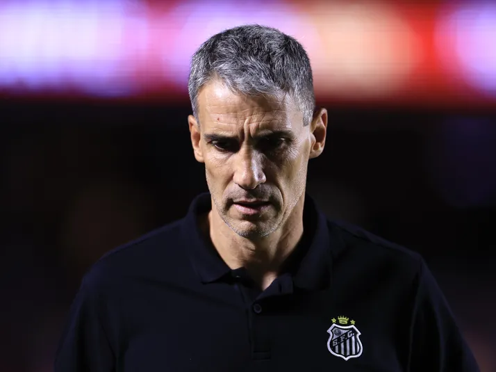 Vojvoda demora nas substituições em vitória do Santos