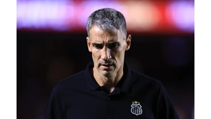 Juan Pablo Vojvoda tecnico do Santos durante partida contra o Sao Paulo no estadio Morumbi pelo campeonato Paulista 2026. Foto: Marcello Zambrana/AGIF