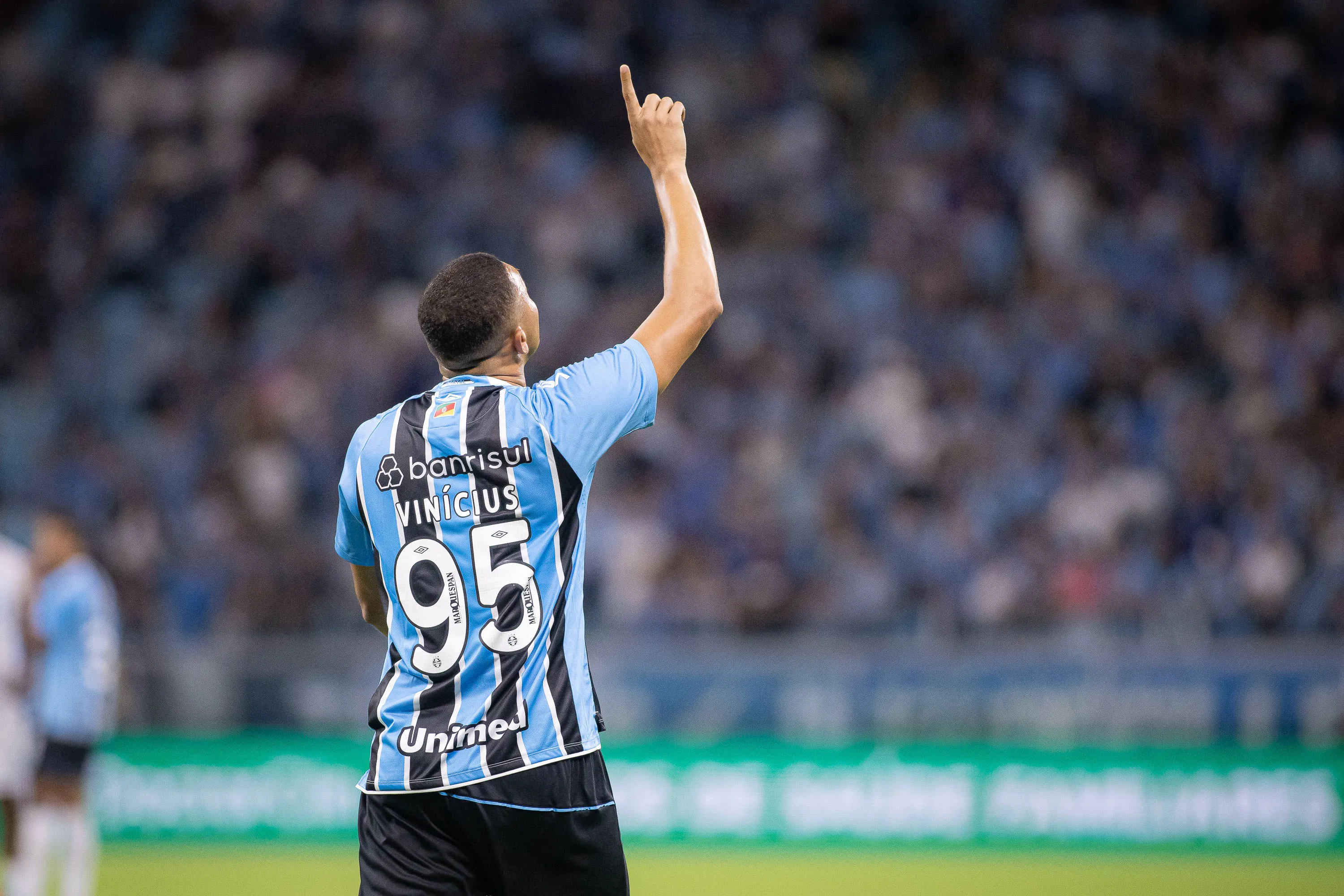 RS – PORTO ALEGRE – 07/02/2026 – GAUCHO 2026, GREMIO X NOVO HAMBURGO – Carlos Vinicius jogador do Gremio comemora seu gol durante partida contra o Novo Hamburgo no estadio Arena do Gremio pelo campeonato Gaucho 2026. Foto: Maxi Franzoi/AGIF