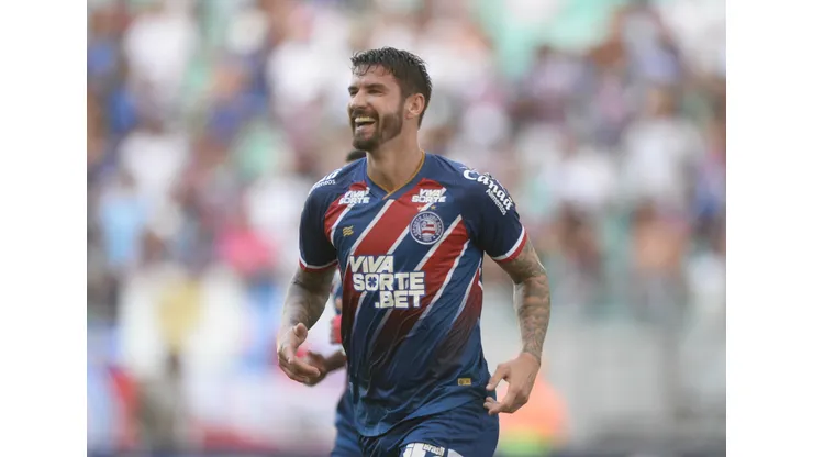 Everaldo jogador do Bahia comemora seu gol com jogadores do seu time durante partida contra o Porto Rico no estadio Arena Fonte Nova pelo campeonato Baiano 2025. Foto: Jhony Pinho/AGIF