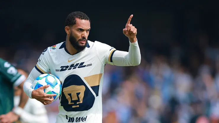 Juninho Vieira of Pumas celebrates after scoring the team's first goal during the 3rd round match between Pumas and Leon as part of the Torneo Clausura 2026 Liga MX at Estadio Olimpico Universitario on January 18, 2026 in Mexico City, Mexico.