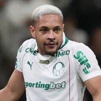 Abel Ferreira explica substituição de Vítor Roque