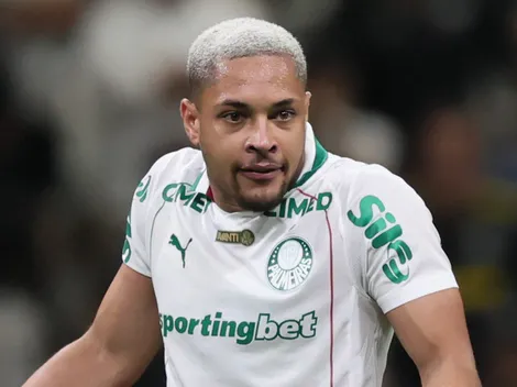 Abel Ferreira explica substituição de Vítor Roque