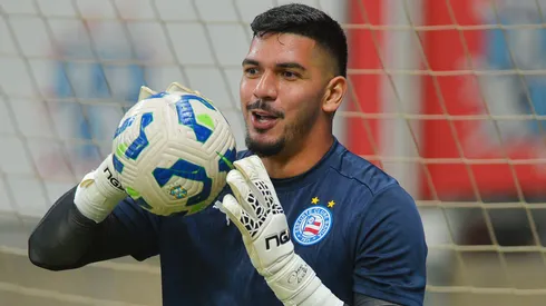 João Paulo durante aquecimento para partida entre Bahia e Sport no Brasileirão de 2025.
