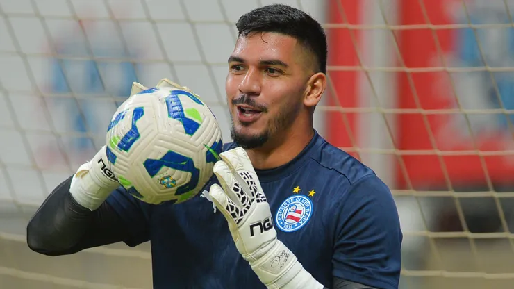 João Paulo durante aquecimento para partida entre Bahia e Sport no Brasileirão de 2025.